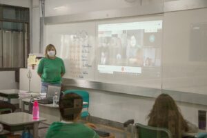Alunos do Sigma em sala de aula, durante ensino híbrido