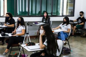 Alunos do Ension Médio do Sigma preparando-se para o vestibular